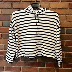 Cropped black & white stripped sweatshirt